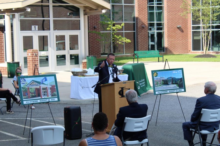 Superintendent Doug Straley gives speech to crowd at the ten year anniversary of the August 23, 2011 earthquake. 