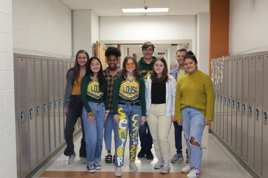 Madison Metz, Maggie Shifflett, Imani Fredrick, Andi Macdougall, Whit Jackson, Brooke Hall, Cole Owen and Leslie Grande wearing gold for the pride wars competition.