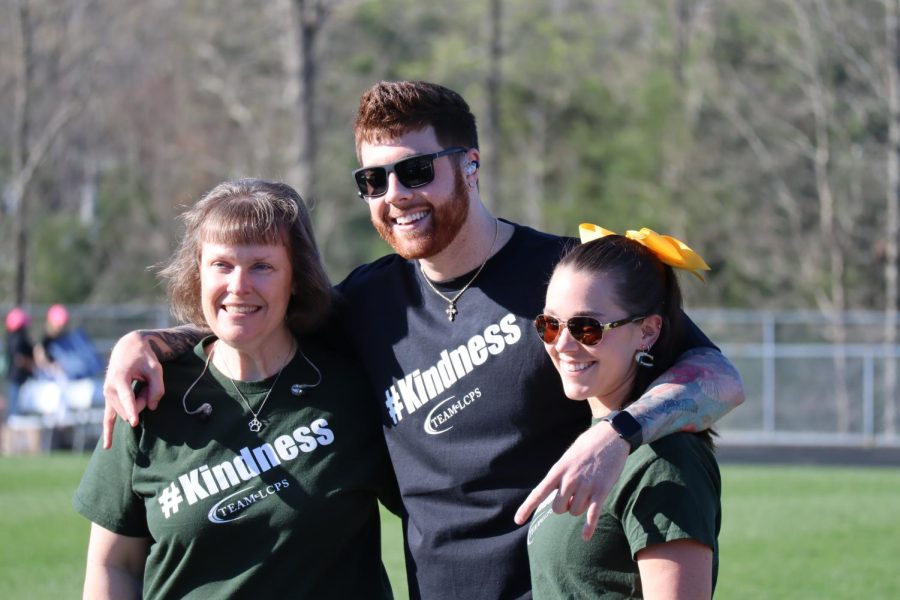 Singer Austin Lanier taking a photo with LCPS staff. 