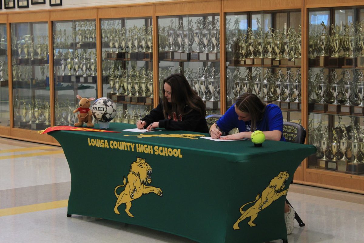 Seniors Nina Finster and Lauren King signing to play go