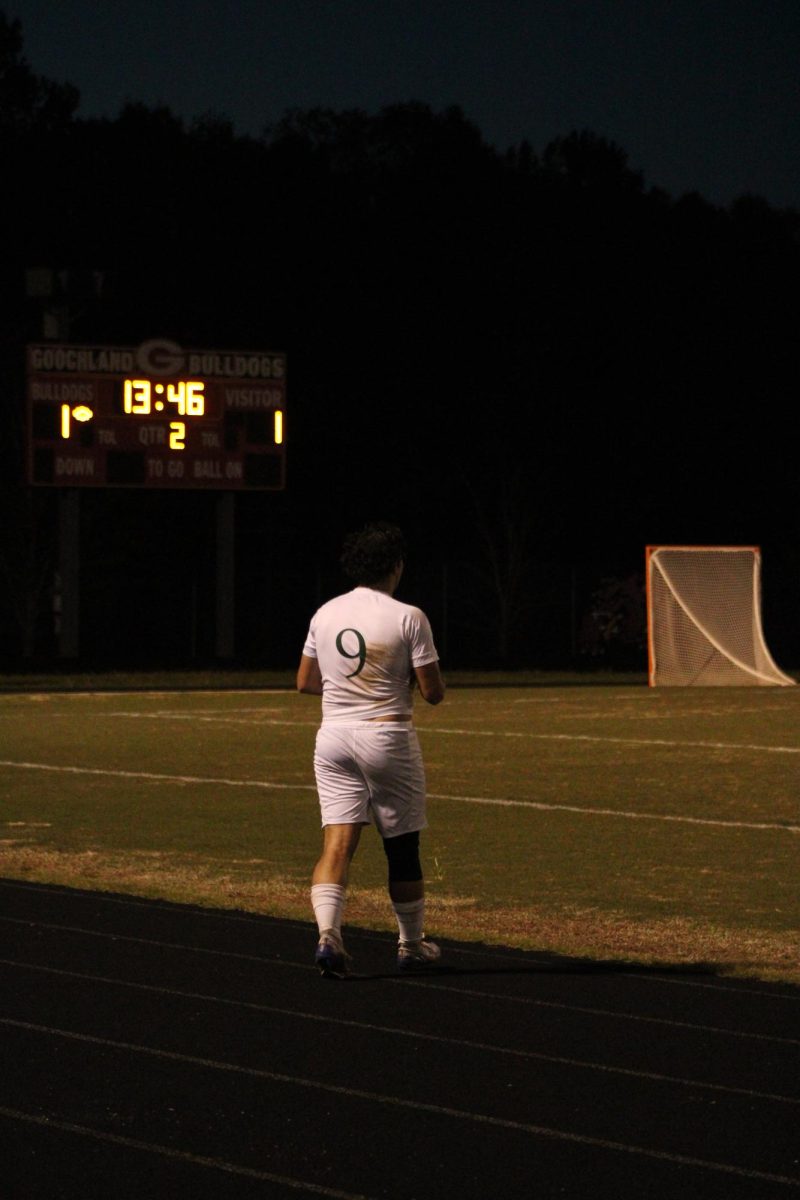 #9 Larson Moreno preparing to throw the ball in with 13 minutes left and a score 1-1