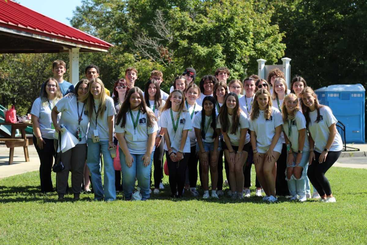 To conclude the end of the field trip, staffers pose for a group photo.