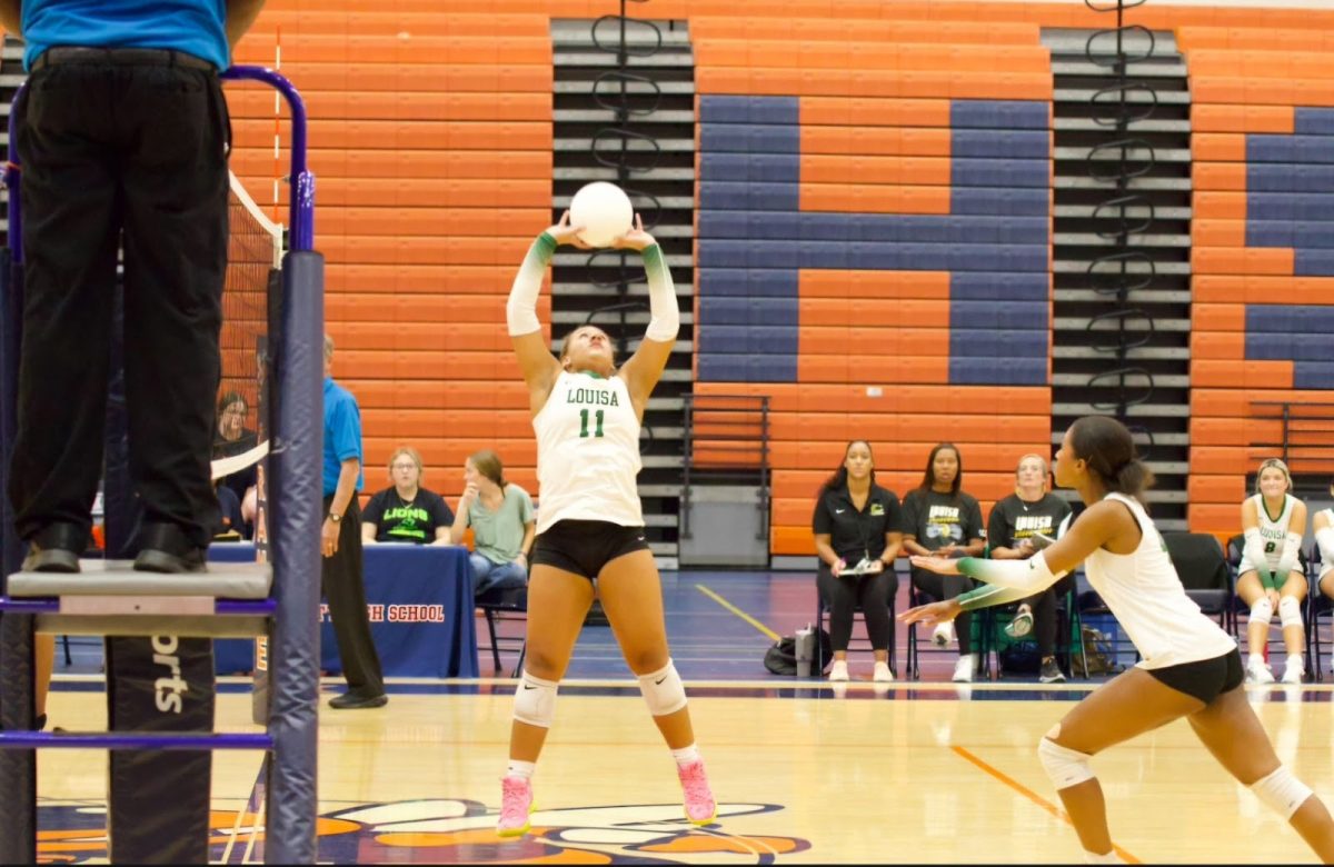 Jada Green sets the ball to the other players on her team. 