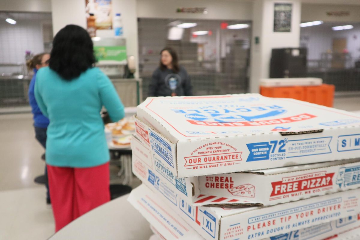 Volunteers helped give out pizza and drinks to the guests.
